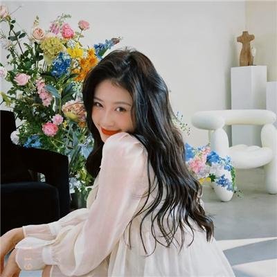 昭昭明月映孤舟